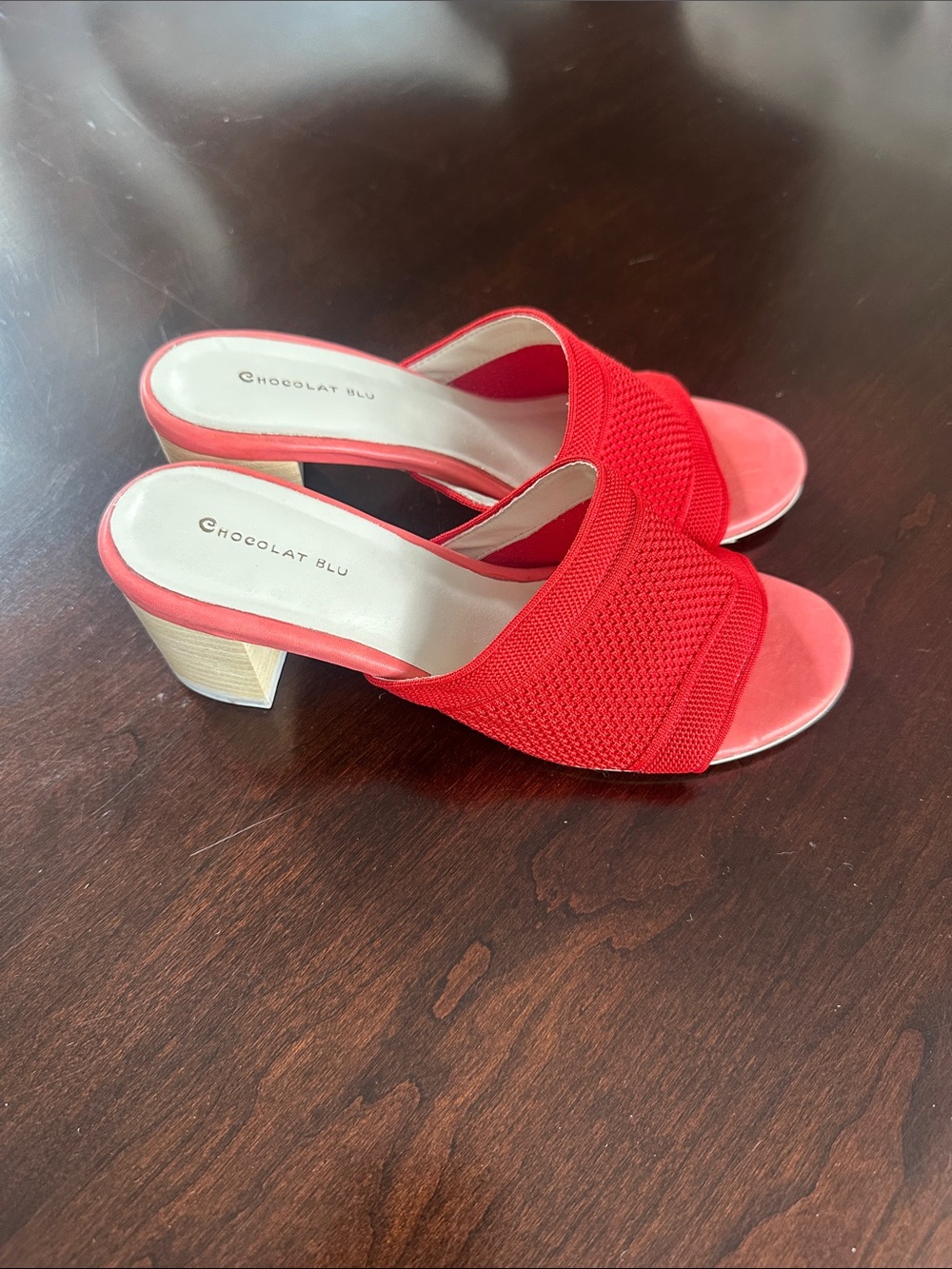Chocolat Blu Red Textured Block Heel Slide Sandals Sz 38 (US 8) Chic Resortwear